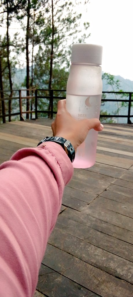 Asih99999's tweet photo. Kamu itu kaya Aqua dingin tanpa di dinginkan. Susah dipahami kaya PR. 😪 https://t.co/SHdChYOYtk