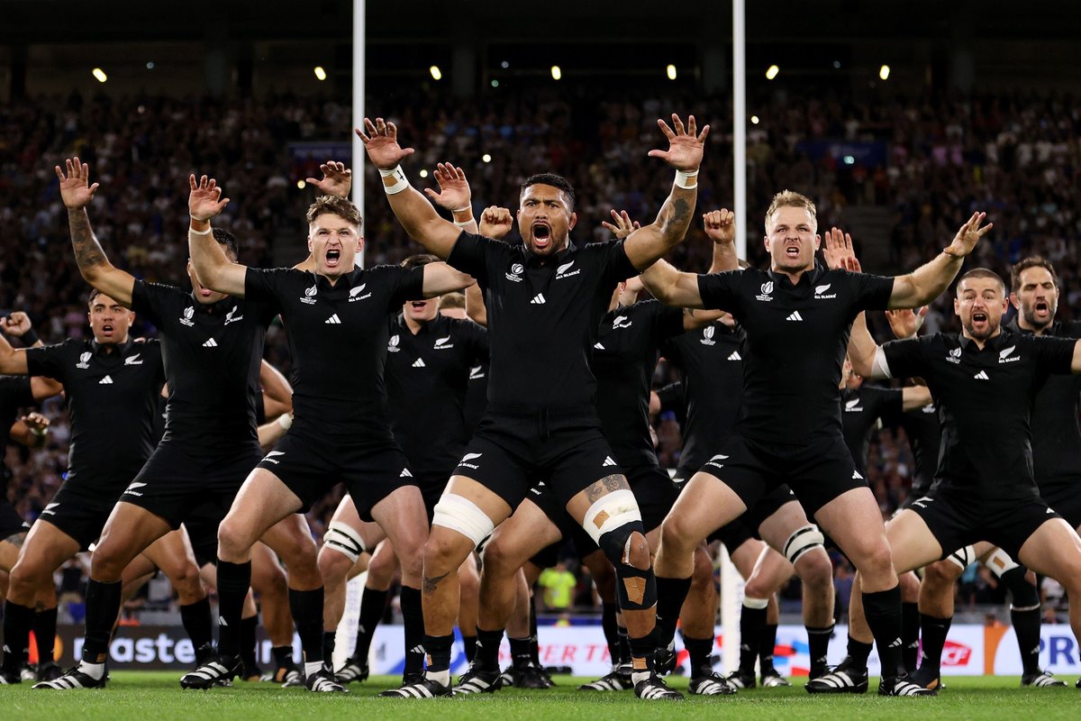 TravelAwards's tweet photo. It's a match to send shivers down your spine. #Ireland  v New Zealand : https://t.co/ByCsuS8QSO https://t.co/NDj5Frf8gO