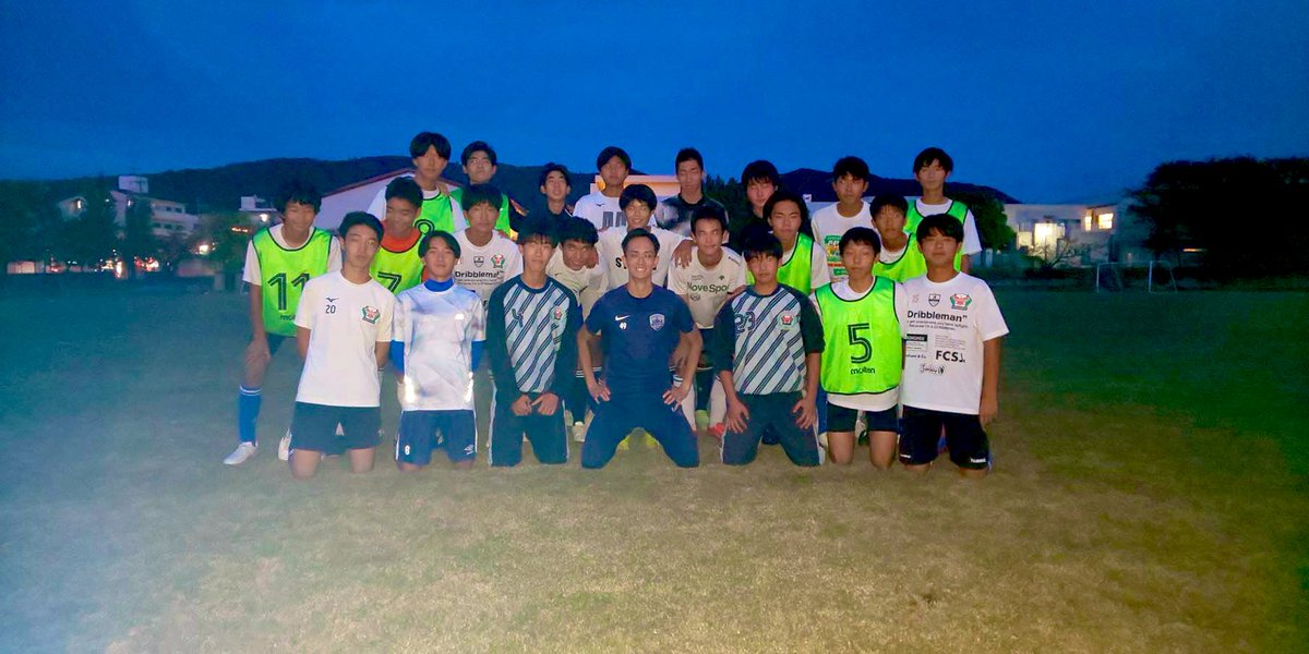 yuhisakai_49's tweet photo. 本日は「部活動改革」の当事者の方々の声を聞きに、奈良女子大学附属中等教育学校サッカー部の練習へ！

その後、野球部の先生方も交えてお話させて頂きました！

既に奈良教育大学の部活動生が練習指導に来るという先進的な取り組みをされており、非常に勉強になりました。

ありがとうございました！ https://t.co/BoDlGQo0mR