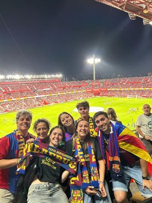 FCBPenyes's tweet photo. 🙋 Qui trobarà a faltar que hi hagi partit de Lliga aquest cap de setmana?

¿Quién echará de menos que haya partido de Liga este fin de semana?

Who will miss there being a Liga match this weekend? https://t.co/qI7pxAhB5U
