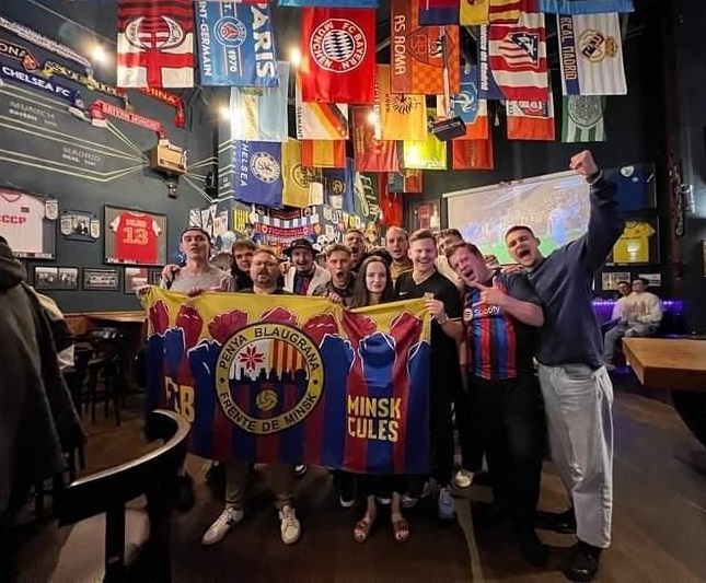 FCBPenyes's tweet photo. 🙋 Qui trobarà a faltar que hi hagi partit de Lliga aquest cap de setmana?

¿Quién echará de menos que haya partido de Liga este fin de semana?

Who will miss there being a Liga match this weekend? https://t.co/qI7pxAhB5U