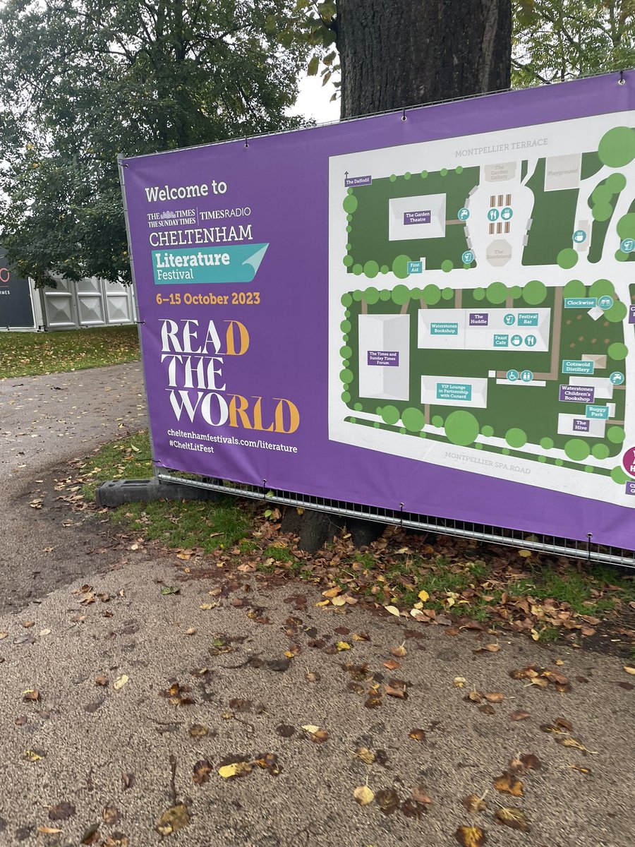 HotKeyBooks's tweet photo. We were at @cheltfestivals this morning with @tiafisher_, talking all things #CrossingTheLineBook with @saramegan and @simonjamesgreen 🎉 lots of rapt teens in the audience! #CheltLitFest https://t.co/VgdlspQyMd