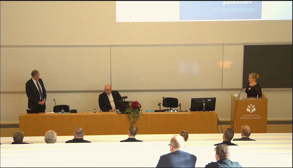 Onnea Katariina! Hieno väitös. 🥂 Kuvassa vastaväittäjän Jouni Välijärven ja kustoksen Janne Pietarisen kanssa. <a href="/katariina9/">katariina9</a> <a href="/UniEastFinland/">University of Eastern Finland</a>