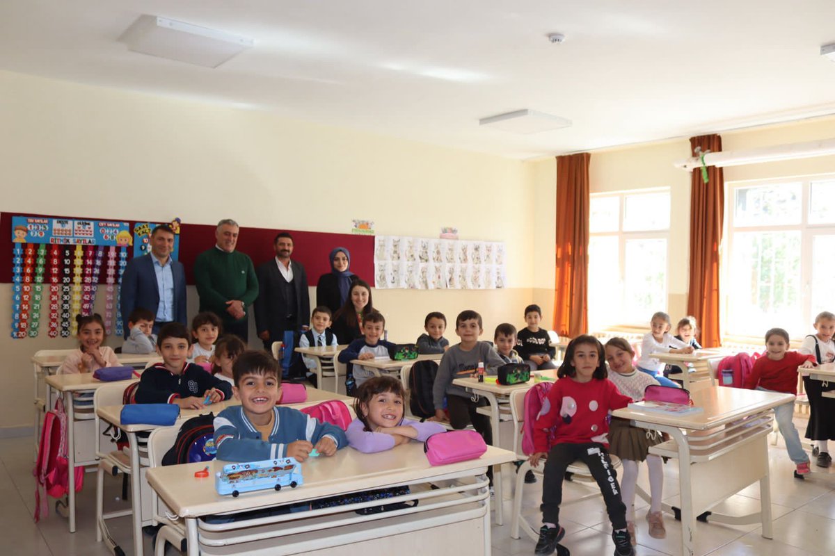 uzunderegovtr's tweet photo. Sayın Kaymakamımız Kübra DEMİRER, Şelale İlk-Ortaokulunu Ziyaret Etti.

🔗👉🏻https://t.co/1LnhumEJtY https://t.co/1kv8I2xxVB