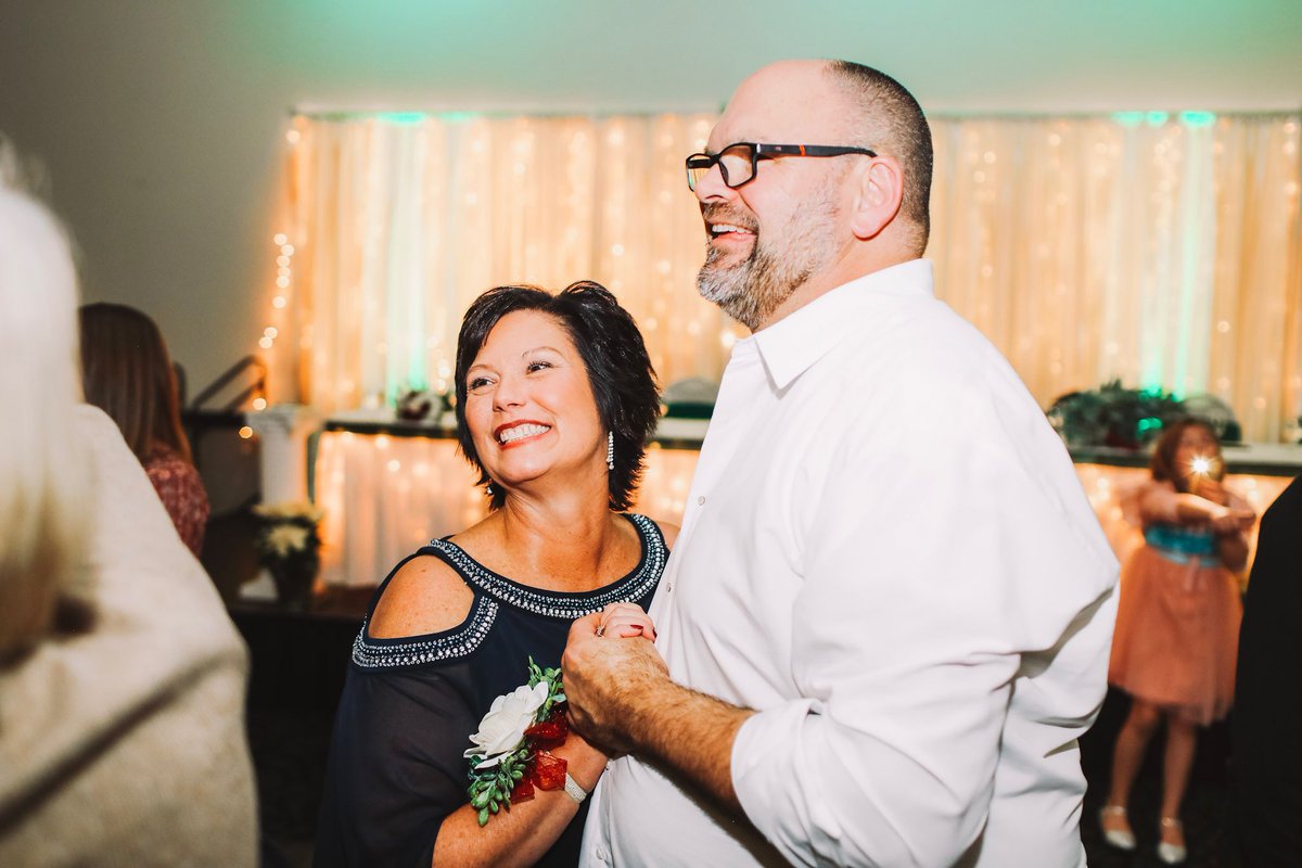 SteveSnider1's tweet photo. Happy 33rd Anniversary to my very best friend and the love of my life! Wouldn’t want to do this life with anyone else @kellysnider87! Love you SO much!! ❤️🥰😍😘 https://t.co/dJZTar5b3w