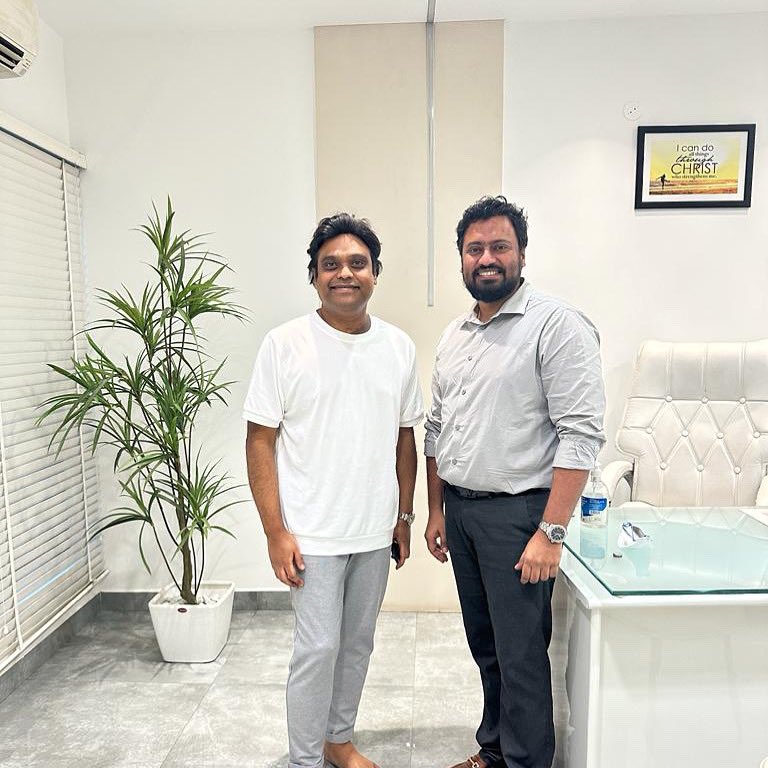 opaldentistry's tweet photo. Music Legend yet humble - One &amp; only @HarrisJayarajFC at @opaldentistry https://t.co/m4B7VCd6cE