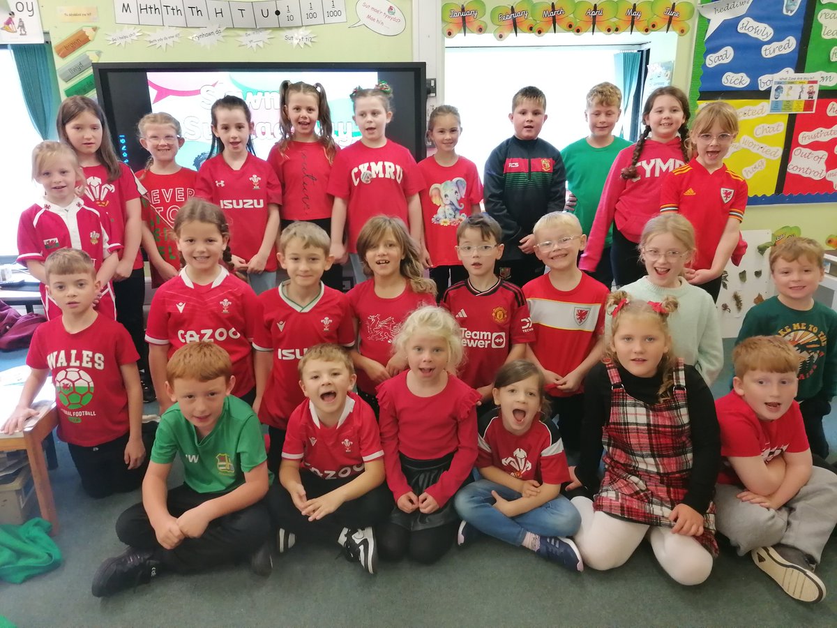 CymerPrimary's tweet photo. Chestnut class have had a lovely morning celebrating shwmae su'mae day. Hapus iawn! @ShwmaeSumae #capchestnut https://t.co/hC1HInedUD