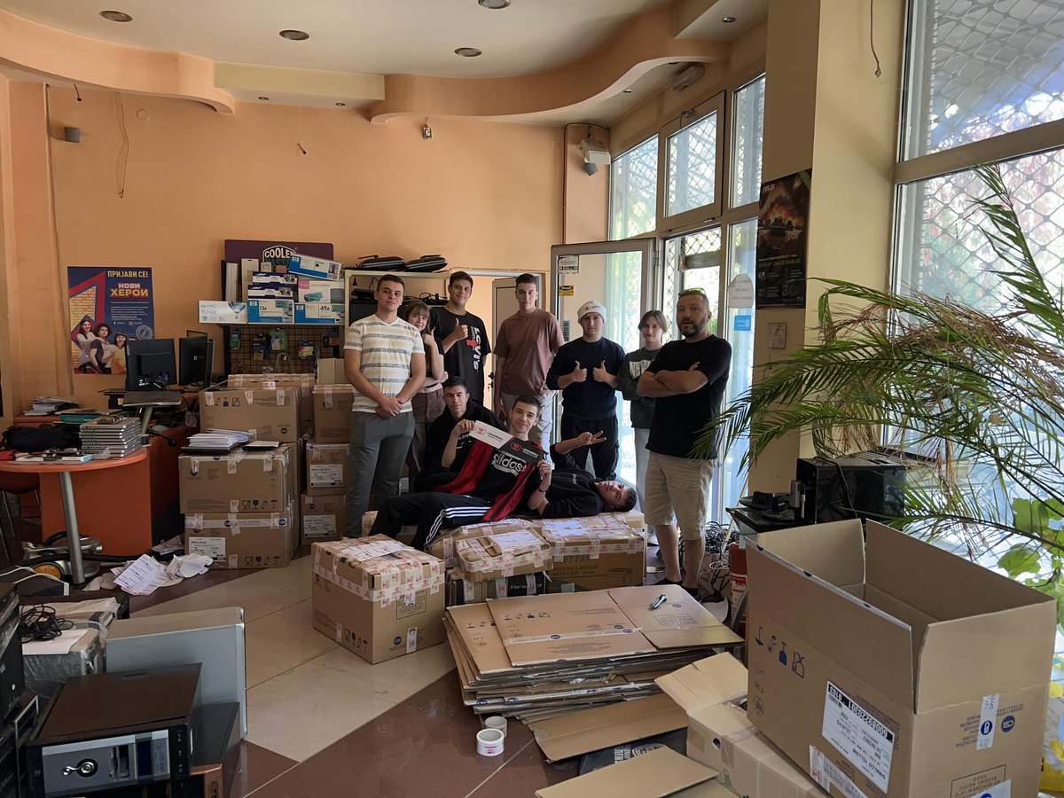 Јухууууу успеавме, 2602 донирани компјутери! Затвораме сезона! Кој сака нека честита! ✊
2588, Визбегово
2589, Скопје
2590, Гостивар
2591, Велес
2592, Струга
2593, О.У. Санде Штерјоски - Кичево
2594, О.У. Санде Штерјоски - Кичево
2595, О.У. Санде Штерјоски - Кичево
2596, О.У.