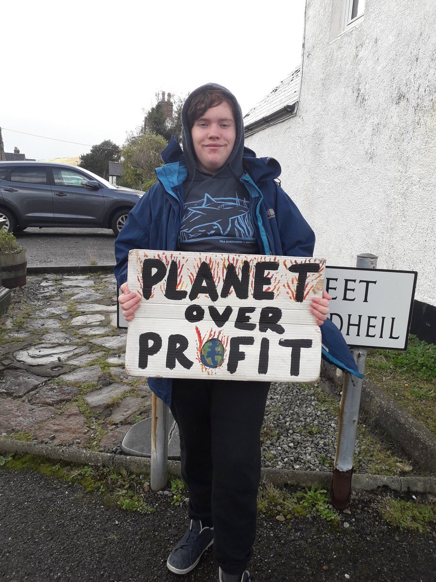 School strike week 253. Holiday time in Scotland but no time to rest as the planet continues to suffer effects of #climatechange More than 1/3rd of this year global temps were 1.5°c above pre-industrial levels. Time to #EndFossilFuels ! #FridaysForFuture #TomorrowlsTooLate