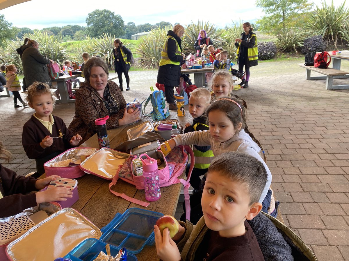 EastfieldPSHull's tweet photo. #1AW have just stopped for lunch ! https://t.co/RvTr4KwxUI