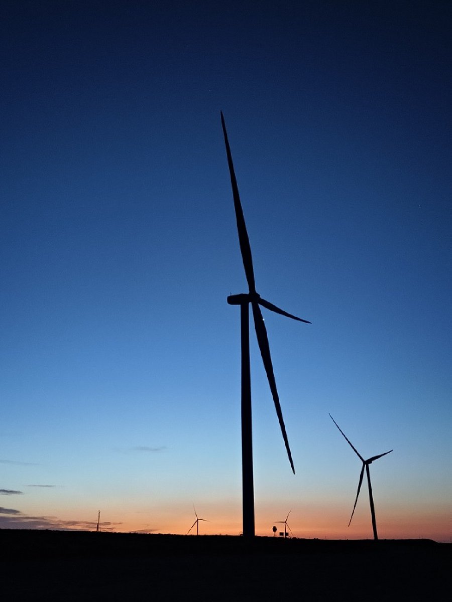 EnergyChinaCEEC's tweet photo. 😍Enjoy this beautiful canvas of the #Uzbekistan Bukhara Wind Power Project.🎐 

Built by #CEEC, it features 158 wind turbines, each with a capacity of 6.5 megawatts, infusing clean, green energy into the 2,500-year-old city of Bukhara.♻️⚡ #CEECCanvas #EngineeringBeauty https://t.co/4esgE2xEJl