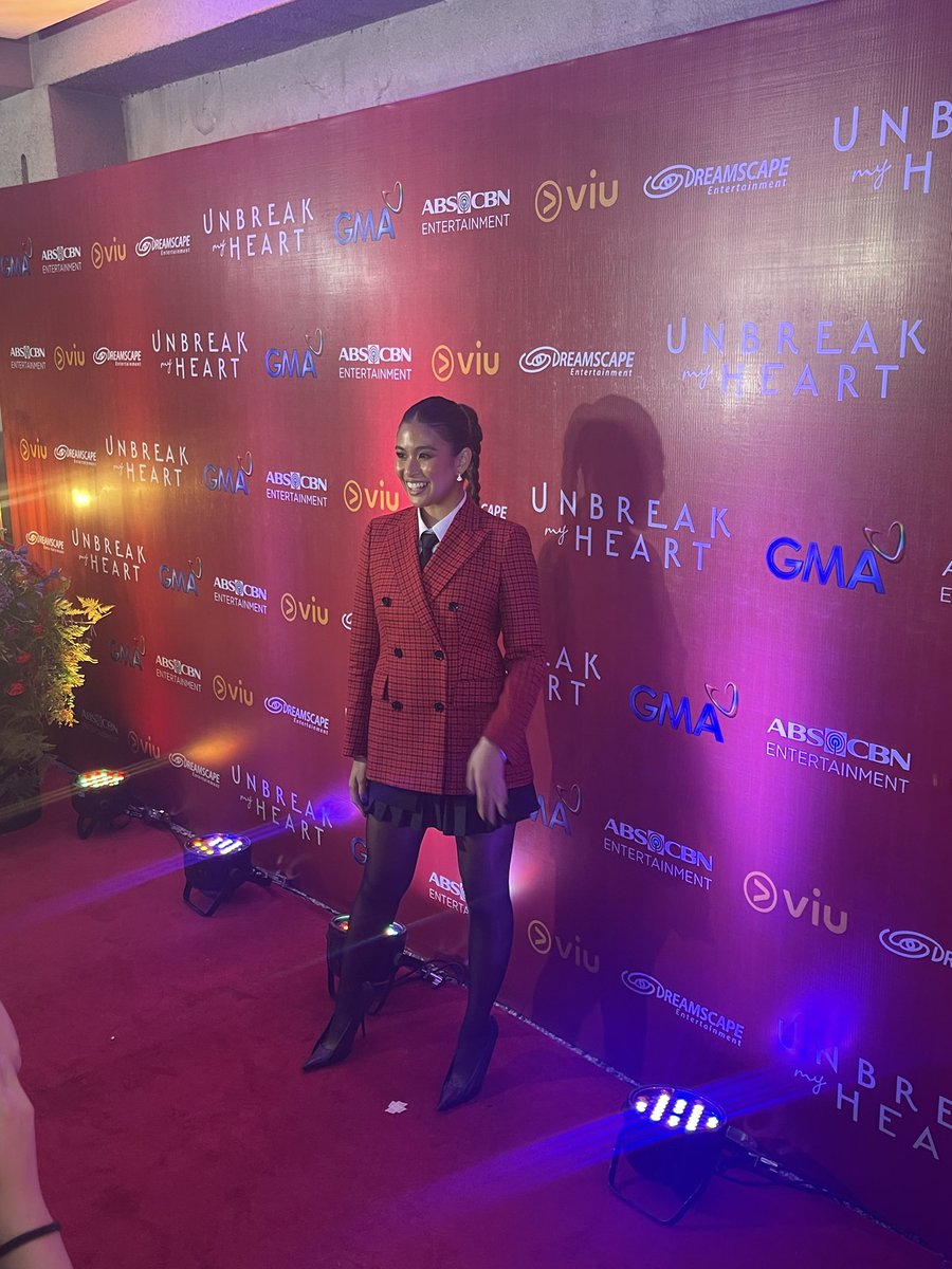JoshBiOFC's tweet photo. Slay JoshBi 💜

#UMHFinaleMediacon #JoshuaGarcia #GabbiGarcia #JoshBi https://t.co/aR5Phd87f8