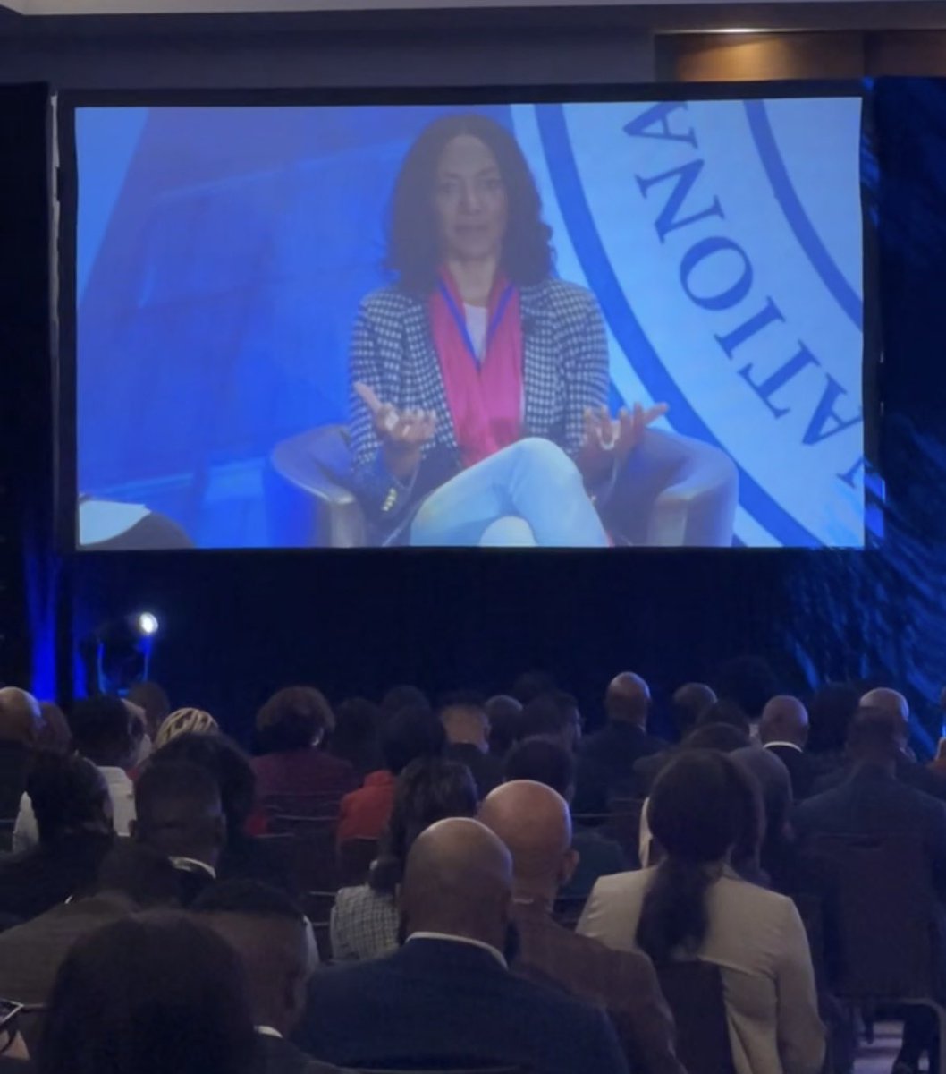 DrJayneMorgan's tweet photo. Always a great day when I can meet with @emoryhealthcare's own Professor of Medicine @modeldoc (Dr. Modele Ogunniyi), AND speak at the @NAHSEhq Conference on the intersection of technology and the community. Plus a HUGE thank you to everyone who got me where I needed to be! 😎 https://t.co/QVFxkxTyXv