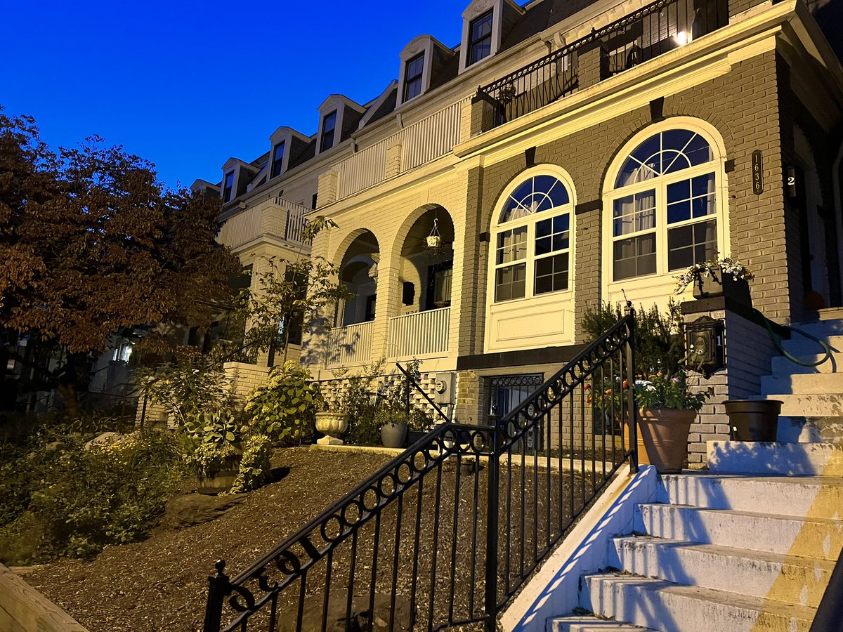 albertblog's tweet photo. Happy Friday 🎃 #WashingtonDC https://t.co/f7cawY8dXc