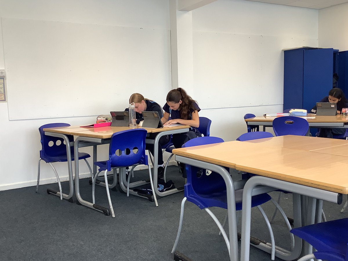 nghspe's tweet image. Love that our Y10 GCSE PE group are teaching each other about the different sports that we don’t know already. #raisingawareness #deeperunderstanding #gettingexamready 🙌🙌@NottmGirlsHigh