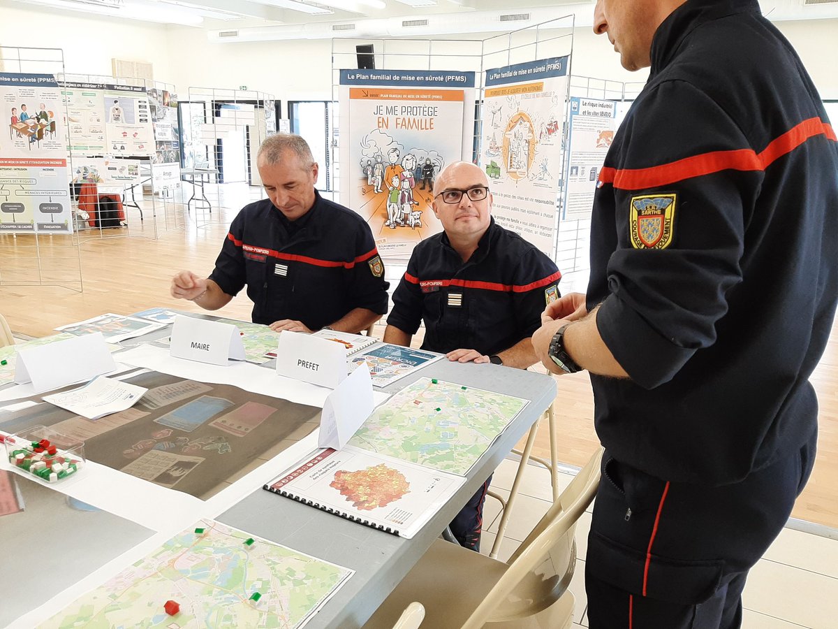 [#JNR]

Tous résilients face au risque industriel
La Journée Nationale de la Résilience continue cet après-midi à Arnage !

Préparation et gestion de crise et démonstration de la cellule mobile d’intervention chimique (CMIC) sont proposés à tous !