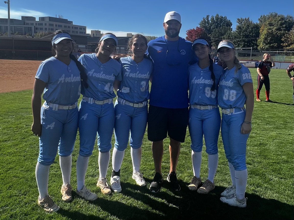 S_Palmatier2025's tweet photo. I love the changing of colors in fall! I had so much fun in Boise last weekend. Thank you @BroncoSportsSB and @JustinShults33 for another great camp. #boisestatesoftball #fallcolors #fallcamps @avalanche_sky @UT_Avalanche https://t.co/SWlO98K6aV