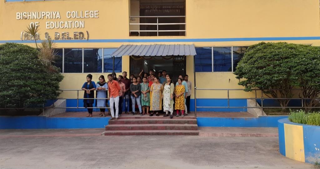 BISHNUPRIYA2014's tweet photo. Celebration of SWACHCHTA PAKHWADA under the aegis of Special Campaign 3.0 held at Bishnupriya College of Education at Barasat, Kolkata, West Bengal. AFTER CLEANING DRIVE PICTURES #Swachchta Hi Seva Hai ⁦@ncteDelhi⁩ ⁦@EduMinOfIndia⁩ https://t.co/ckDiZAuGPg