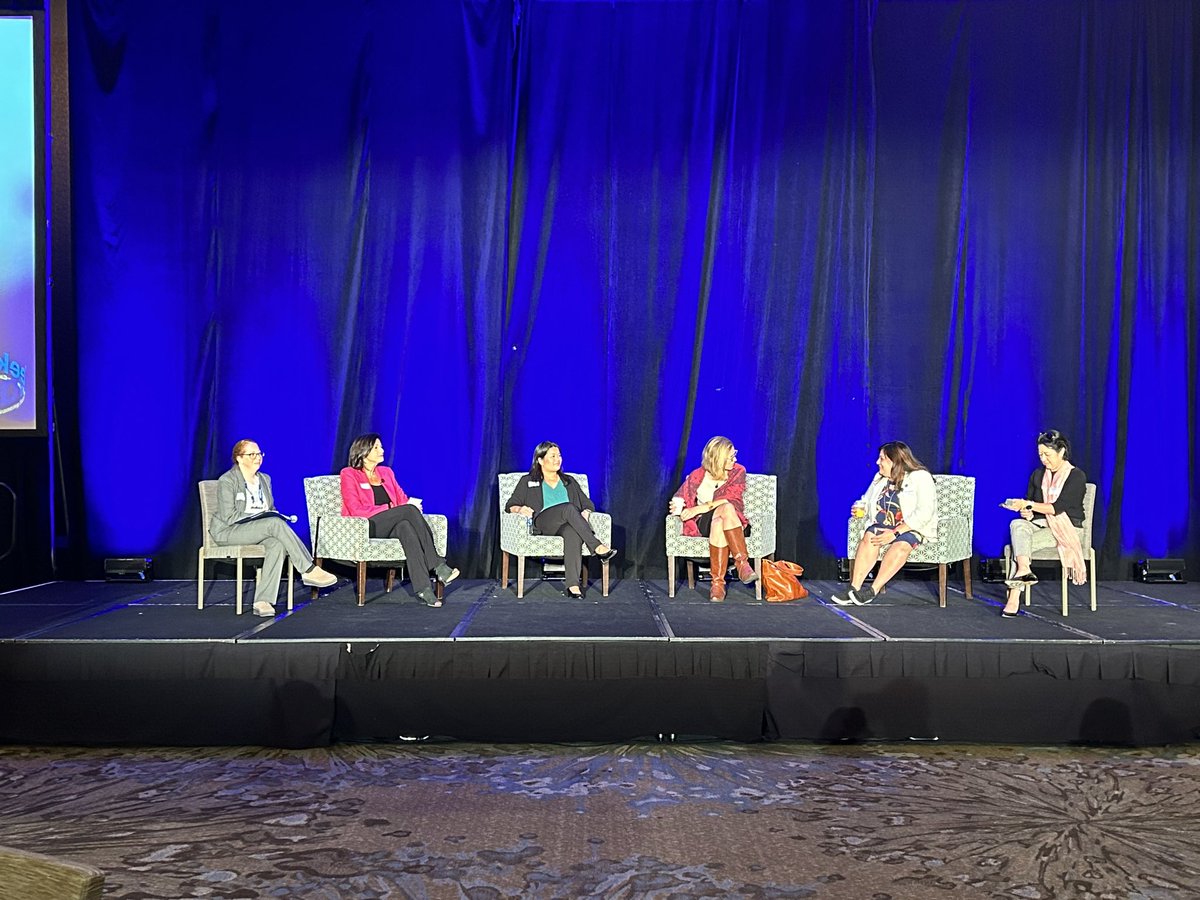 This morning a fantastic meeting of #WomenInID with a packed room full of STRONG WOMEN IN ID. #Knowthem #Bethem #Trainthem <a href="/IDSAInfo/">IDSA</a> <a href="/IDWeekmtg/">IDWeek</a>