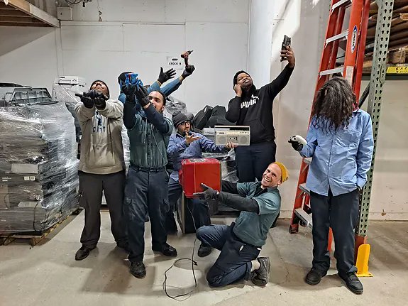 RFI_eco's tweet photo. Quid du travail décent dans le monde ? Un outil face à la pauvreté et l'exclusion. Eco d'ici Eco d'ailleurs dans les locaux de @TaeNoisy @ATDQM avec @DeSchutterO Laurent Godin @BrunoFaureRFI @LeuRolf 🇨🇫@carrienooten 🇺🇸 @ChMuratet Diff samedi @RFI @RFIAfrique @RFImag Cc @OITinfo https://t.co/ywz2MYZ0vF