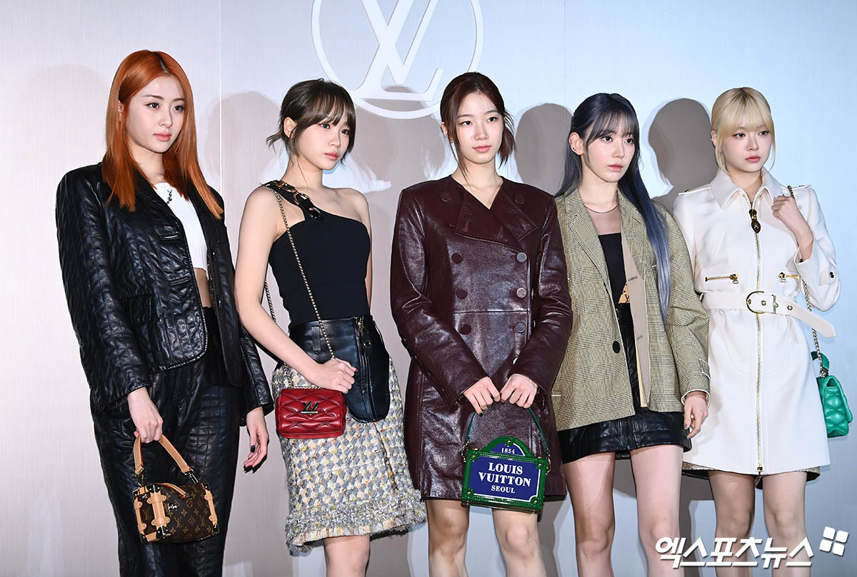 F8UTLS3bgAAE6bG?format=jpg&name=medium