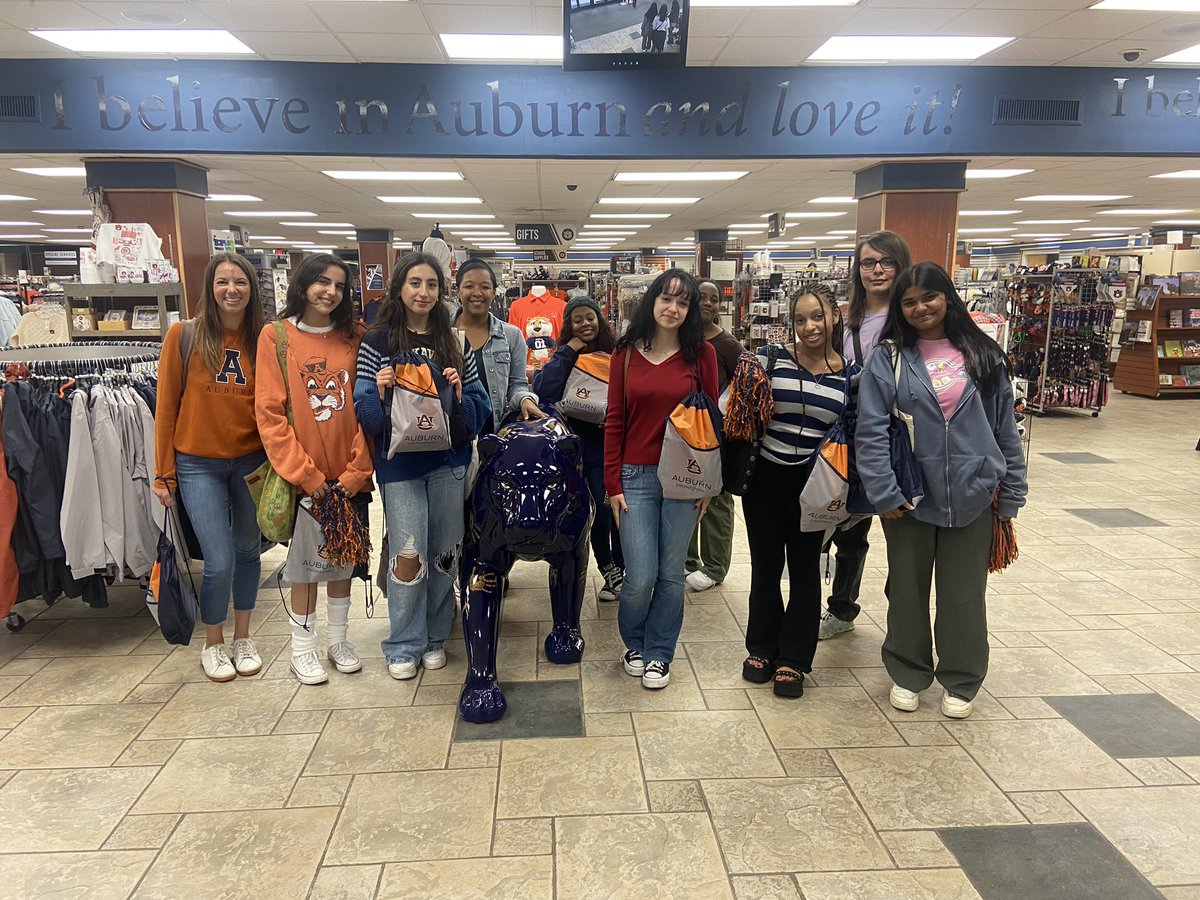 Laura Taylor tweet media