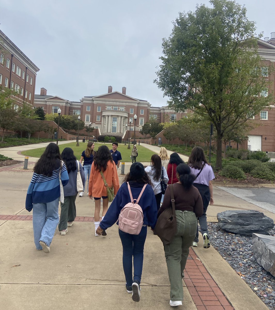 Laura Taylor tweet media