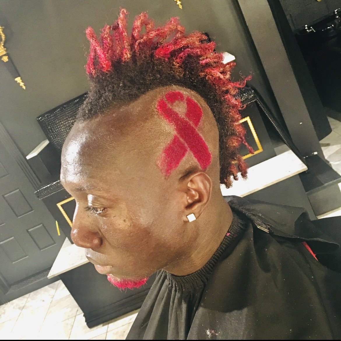domoduro's tweet photo. Throw back hair style in honor of Breast Cancer Awareness Month. #BoldMenWearPink #MlsCancerAwareness #PinkMonth #KickCancerOut https://t.co/lfHKGgKCKk