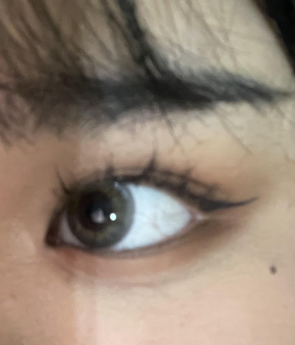 這個晚上涼涼好像是可以抱抱的天氣喔 眼睛我覺得睫毛最翹的一次 https://t.co/uYEmDe9wV7