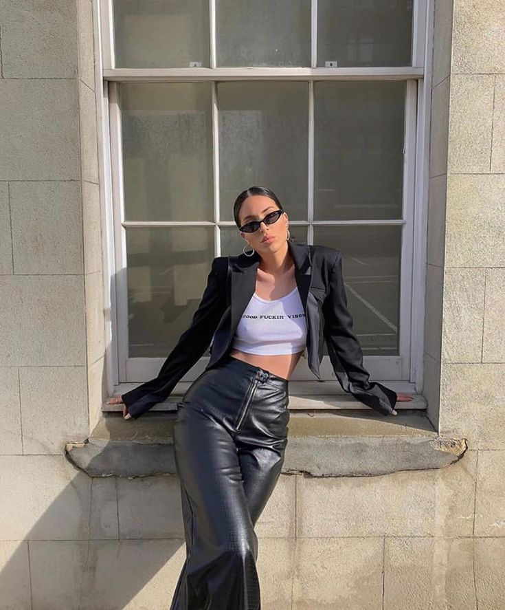 ClamentCustom's tweet image. Embrace the edgy side of fashion with leather fashion that never goes out of style. #LeatherFashion #TimelessTrend #Fashionista #EdgyStyle #WomensFashion #OOTD