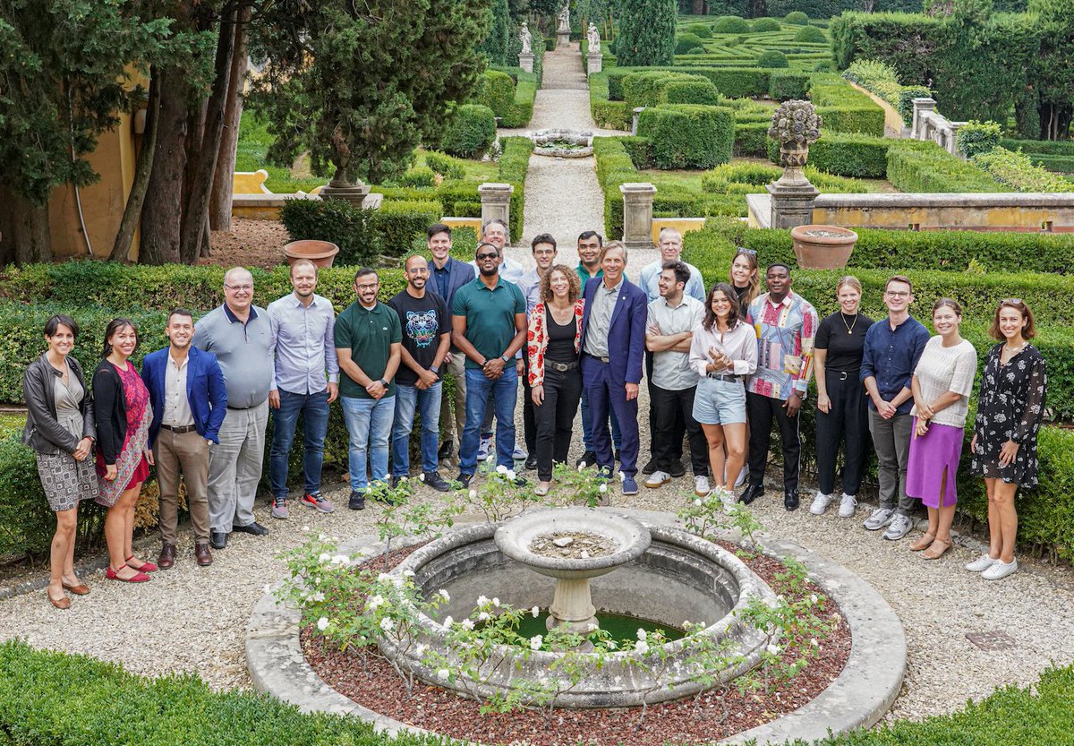 It has been a pleasure to welcome this wonderful cohort of talented participants to the new edition of our course on the Regulation and Integration of Renewable Energy.
We hope you enjoyed the learning adventure!
loom.ly/G6zLhyw