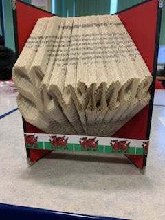 adlais_cavc's tweet photo. Dyn ni wedi bod yn dathlu Diwrnod Shwmae Su'mae mewn gwahanol ffyrdd o greu llyfrau a chyflwyniadau i fyrdd lluniau. Sut ydych chi'n dathlu?
ย
#shwmaesumae23 #telteam #cavc #cymraeg @TELCAVC @CAVC @CAVC_Cymraeg @colegcymraeg https://t.co/1nlJFuWJ2B