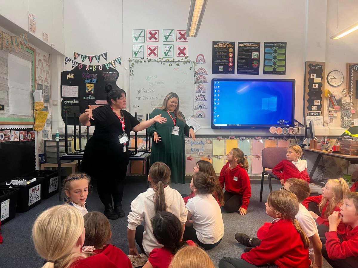 Coleg Merthyr (@colegmerthyr) on Twitter photo Hyfryd i fod gyda blwyddyn 5 <a href="/santestudful/">YGG Santes Tudful</a> i siarad am ein trip i Batagonia. Plant a staff mor croesawgar. Diolch am y gwahoddiad 🥰
Lovely to speak to year 5 about our trip to Patagonia. A lovely welcome from staff and pupils in YST. Diolch 🤗@CollegeMerthyr <a href="/ColegMerthyr/">Coleg Merthyr</a> Hyfryd i fod gyda blwyddyn 5 <a href="/santestudful/">YGG Santes Tudful</a> i siarad am ein trip i Batagonia. Plant a staff mor croesawgar. Diolch am y gwahoddiad 🥰
Lovely to speak to year 5 about our trip to Patagonia. A lovely welcome from staff and pupils in YST. Diolch 🤗@CollegeMerthyr <a href="/ColegMerthyr/">Coleg Merthyr</a>