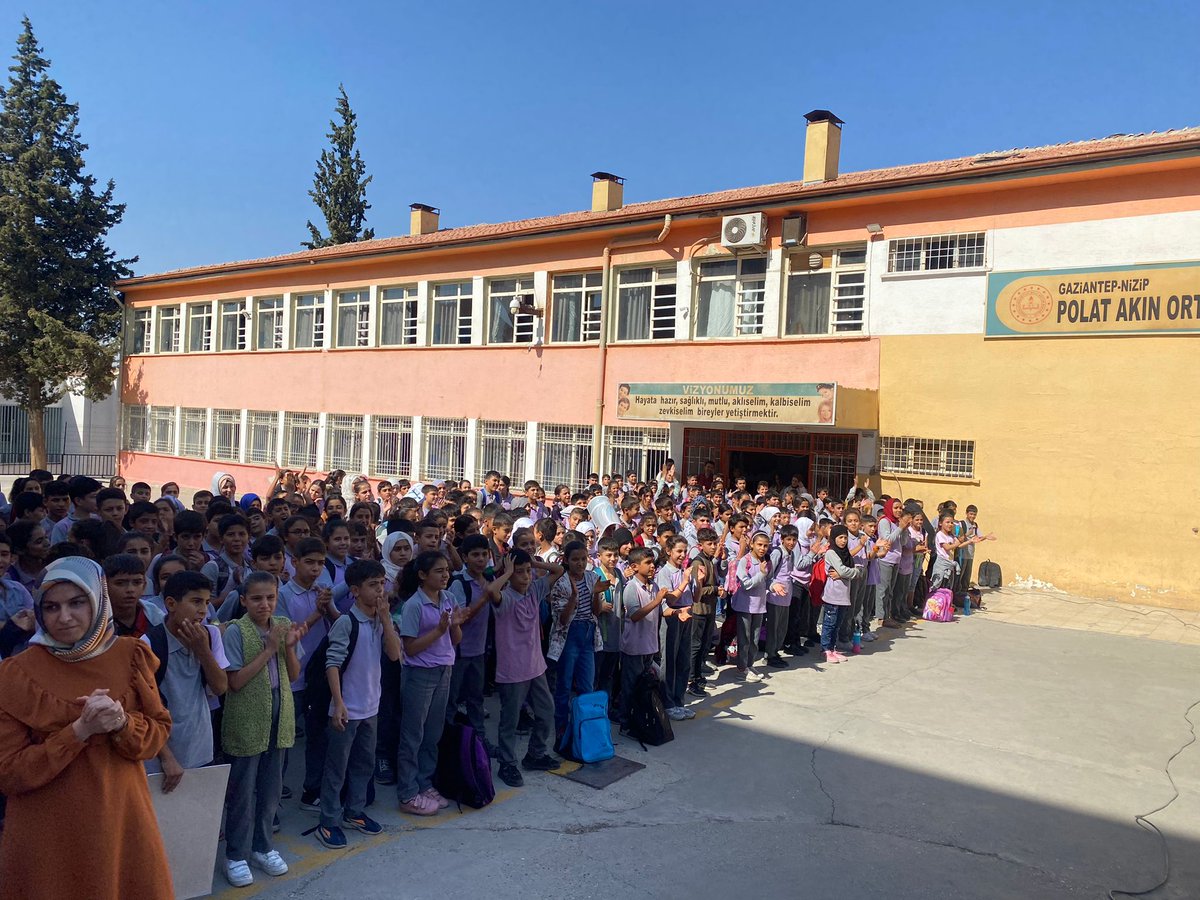 polatakinort's tweet photo. Mevlid-i Nebi haftası kapsamında öğretmenlerimiz Ayşe GÖKKUŞ, Cihat ÇETİN ve öğrencilerimiz tarafından hazırlanan Peygamberimiz, İman ve İstikamet temalı program icra edildi. https://t.co/cWayahqlZG
