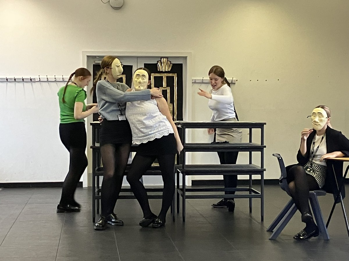 DramaUptonFCJ1's tweet photo. Year 12, exploring and developing a reinterpretation of the text ‘Two’ by Jim Cartwright, Jacques Lecoq style! 🎭
#component1 #TheatreWorkshop
#Mime #Masks #Ensemble https://t.co/GPejLPZ0IM