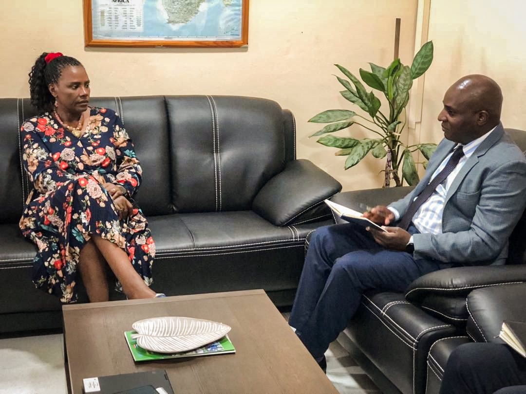 IOMTheGambia's tweet photo. Our new Chief of Mission, Mr. Emmanuel Murwisi, met with the @UNGambia Resident Coordinator, Ms. @swakana99
RC welcomed Mr. Murwisi and they discussed strengthening collaboration in #DeliveringAsOneUN in supporting The Gambiaโs migration governance efforts.
#Migration https://t.co/GSnh7Fe0PU