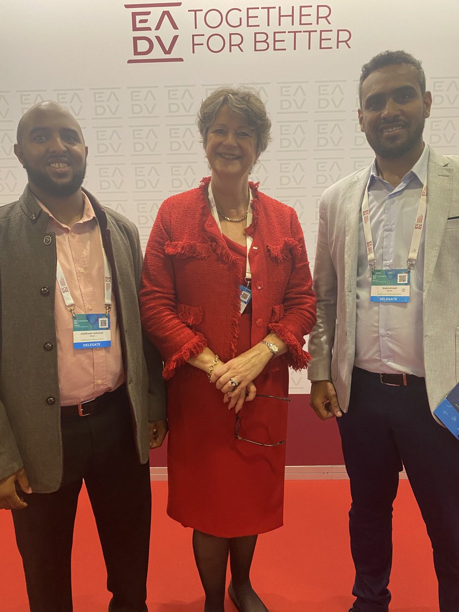 An exciting find…. Newly qualified Kenyan dermatologists keen to roll up their sleeves & serve their communities -looking forward to welcoming them to ⁦⁦@glodermalliance⁩ ⁦⁦ @IFDerm⁩ ⁦@ILDSDerm⁩ #EADVcongress #greatnetworking