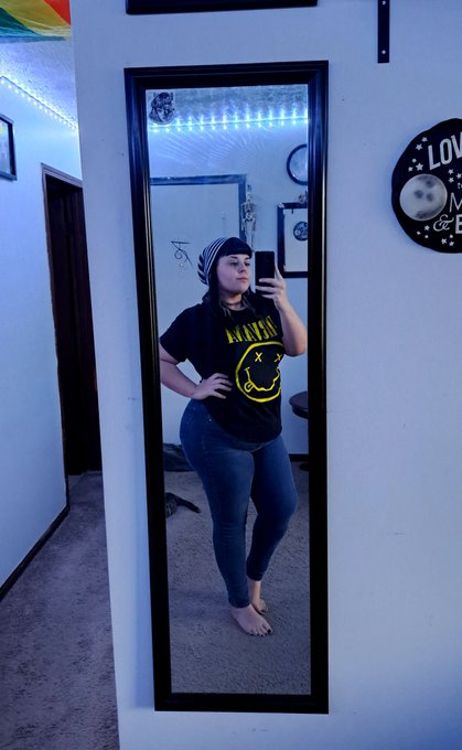 Goodmorning love 🖤✨️ https://t.co/BfP5wUBNVl