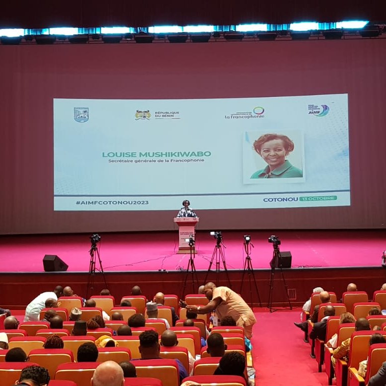 La Secrétaire générale de la #Francophonie participe au Congrès annuel et à la 43eme Assemblée générale de l'@AIMFrancophones, à Cotonou au #Bénin, sur le thème de l'art et des cultures urbaines en tant que leviers de #paix et de #développement. 
#AIMFCotonou2023