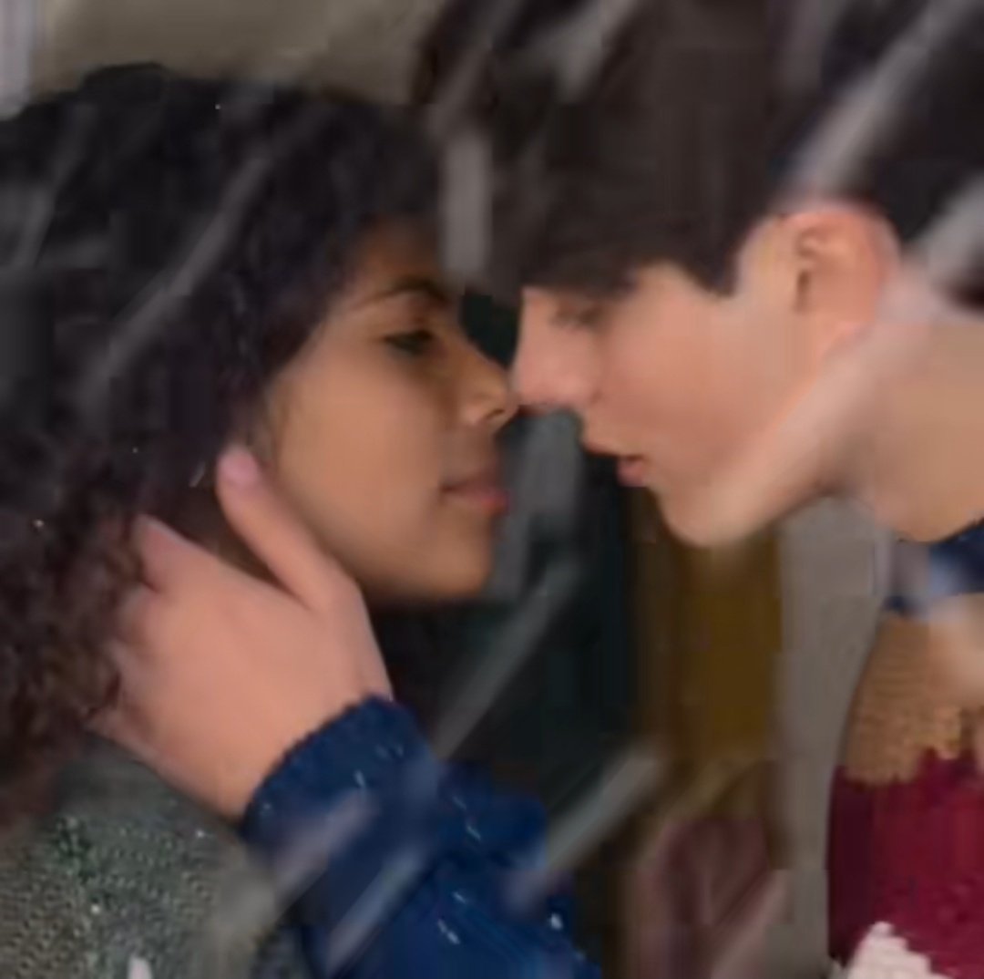 Crisaba16's tweet photo. #D1ÁR10S #Di4ri 
#TeamLivia or #TeamIsabel
What couple is more adorable? https://t.co/k2Bx4dut2Z
