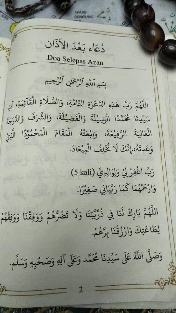 CintaRasulAllah's tweet photo. Para Ulama’ mengajarkan kita untuk Mendoakan Kedua Ibu bapa sebanyak 5x tiap kali selepas membaca doa azan 
Bacaan ringkasnya

رَبِّ اغْفِرْ لِي وَلِوَالِدَيَّ (5x)

"Wahai Tuhanku, ampunilah dosaku & dosa kedua Ibu bapaku"

Kemudian baca

اللَّهُمَّ إِنِّي أَسْأَلُكَ الْعَفْوَ وَالْعَافِيَةَ فِي الدُّنْيَا وَالْآخِرَة (1x)

"Ya Allah aku memohon kepadamu keampunan dan keselamatan dunia dan akhirat."

Kemudian baca doa buat anak zuriat keturunan kita

اللّٰهُمَّ بَارِكْ لِي فِي أَوْلَادِي وَلَا تَضُرُّهُمْ وَوَافِقْهُمْ لِطَاعَتِكْ وَارْزُقْنِي بِرُّهُمْ (1x)

"Allahumma berkati bagiku anak-anakku, dan jangan Engkau mudharatkan mereka, dan Engkau kurniakan taufiq buat mereka agar taat kepada-Mu, dan rezekikanku kebaikan mereka"