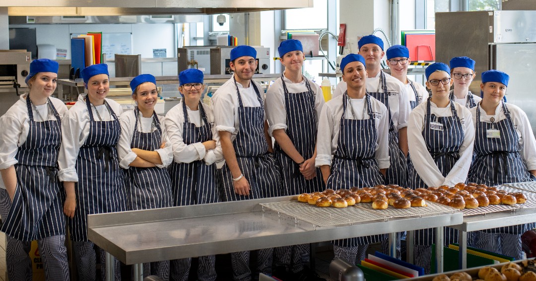 DonnyCollege's tweet image. Each week our Catering students create something different and sell the goods at a pop-up shop in the Waterfront Restaurant! This week they baked some delicious bread! 🍞

#CollegesWeek2023 #LoveOurColleges