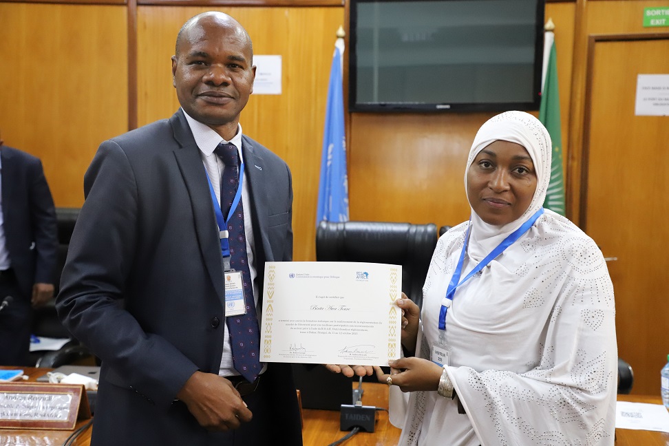 IDEPOfficial's tweet photo. La @ECA_OFFICIAL et la Fondation @RES4Africa ont lancé à Dakar🇸🇳, dans les locaux de @IDEPOfficial, un séminaire exécutif &amp; une formation technique sur les réformes politiques &amp; réglementaires pour l'accès à l'énergie en #Afrique

En savoir plus 👉🏿 https://t.co/2xRETbBTdU https://t.co/SAQ6n5yG6u