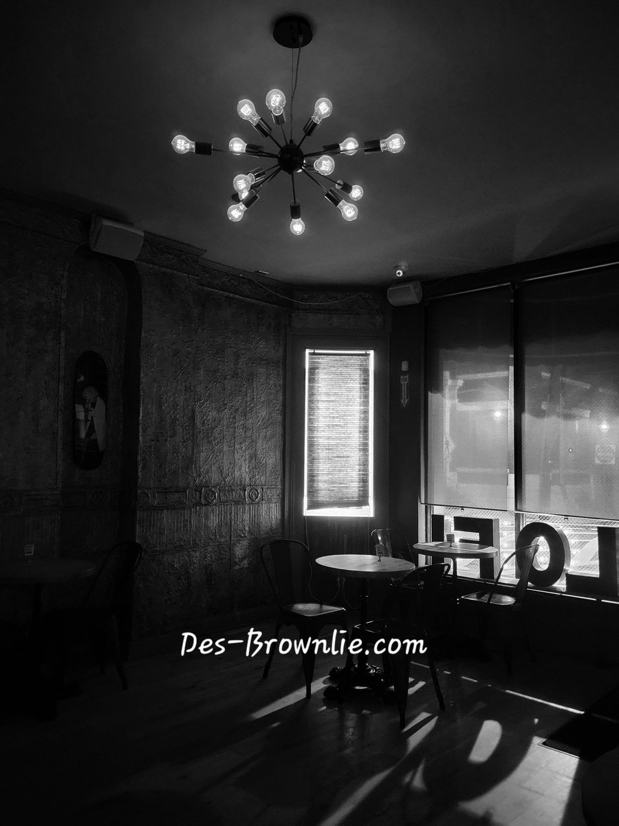 DesBPhotos's tweet photo. Lo- Fidelity bar Jersey City Heights #NewJersey #bars #pubs #photo #blackandwhite #photography https://t.co/XpMhipUbm1