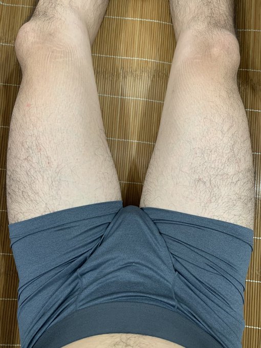 感覺大腿上缺了點什麼 https://t.co/Nf3d9tv3f2