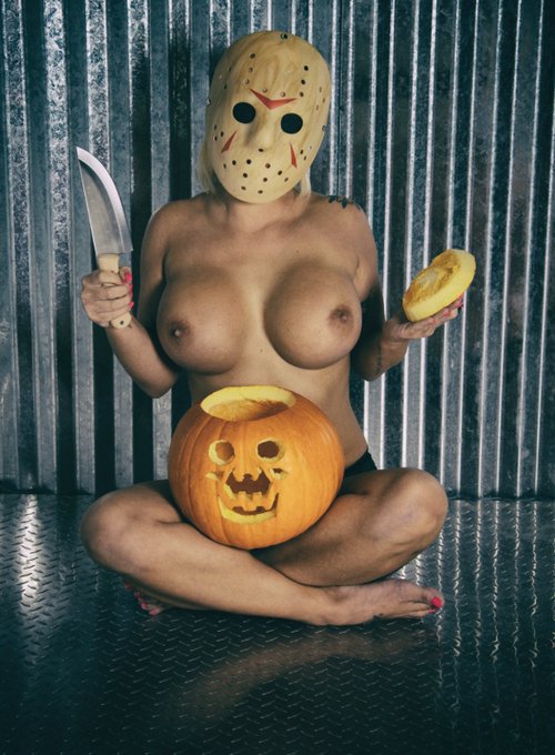 Happy Friday the 13th! 🖤🎃🔪 https://t.co/aJS7wpUaNw