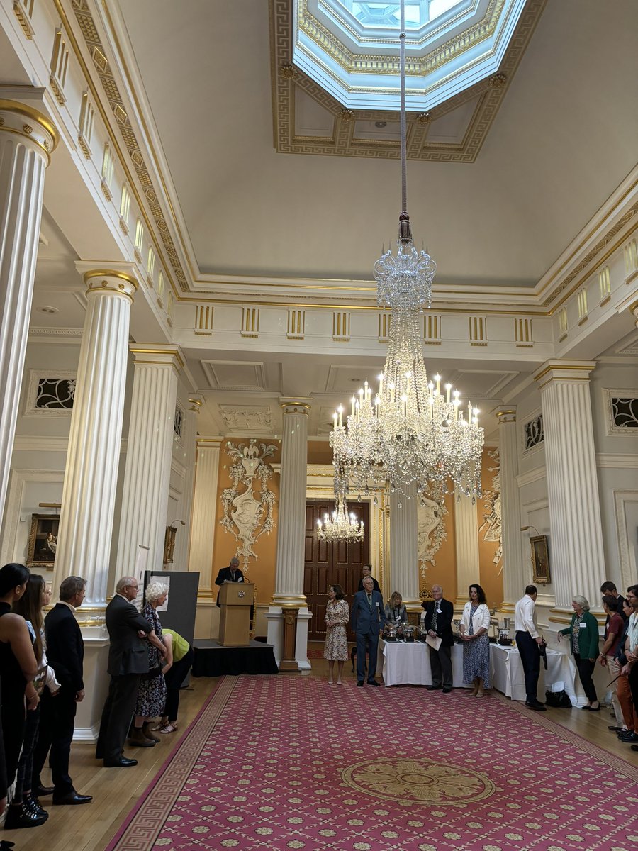 Thrilled to help our clients to win THREE trophies at #MansionHouse in #CityofLondon #FlowersintheCity <a href="/GardenLiveryCo/">GardenLiveryCo</a> #ladymayoress