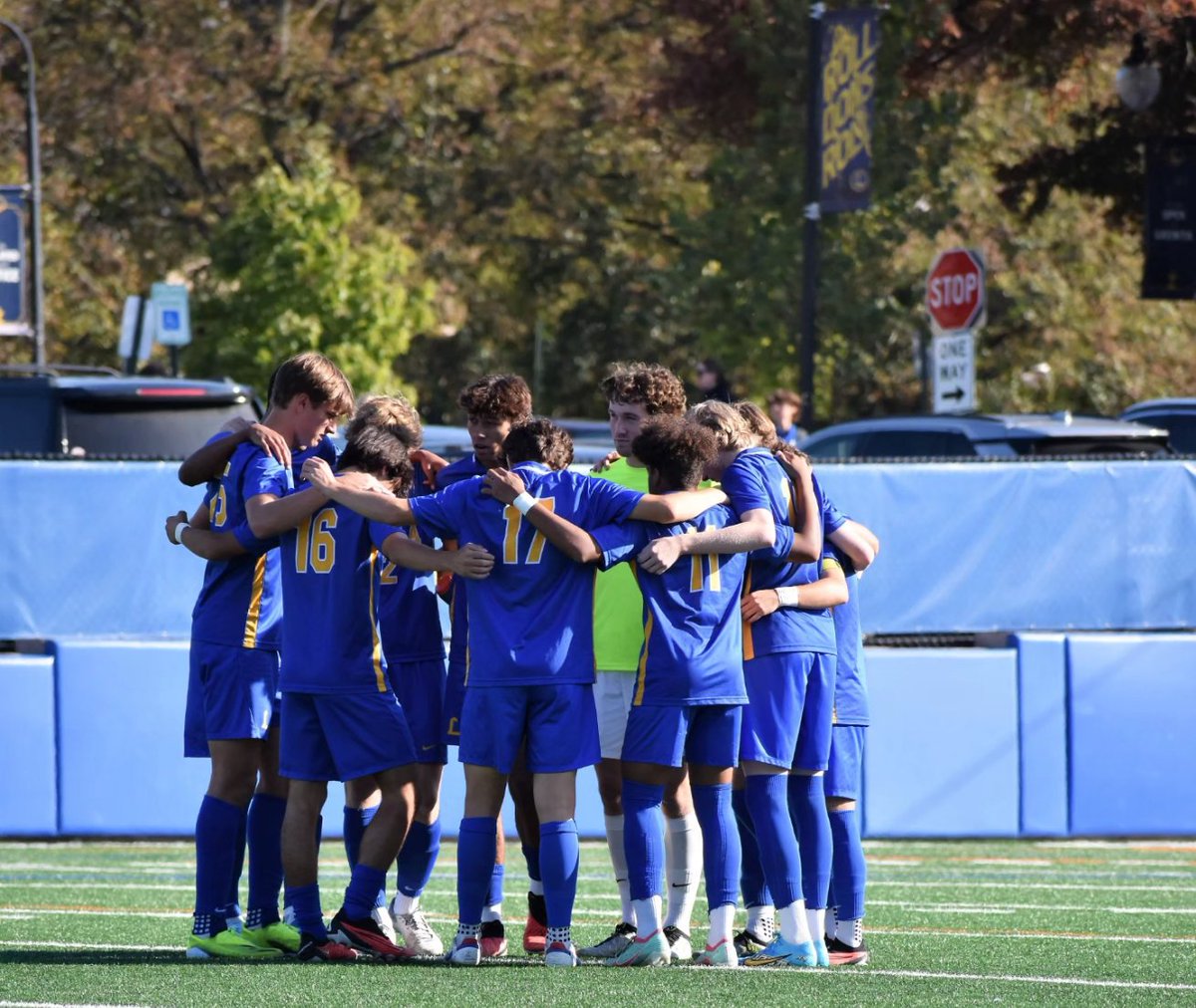 SoccerDons's tweet photo. πΈ's from Loyola's victory over the Hall yesterday! π΅π‘β½οΈ #BlueAllDay #RDR #AMDG
πΈ's credits: @flicsbylilly https://t.co/iulCubW1hL