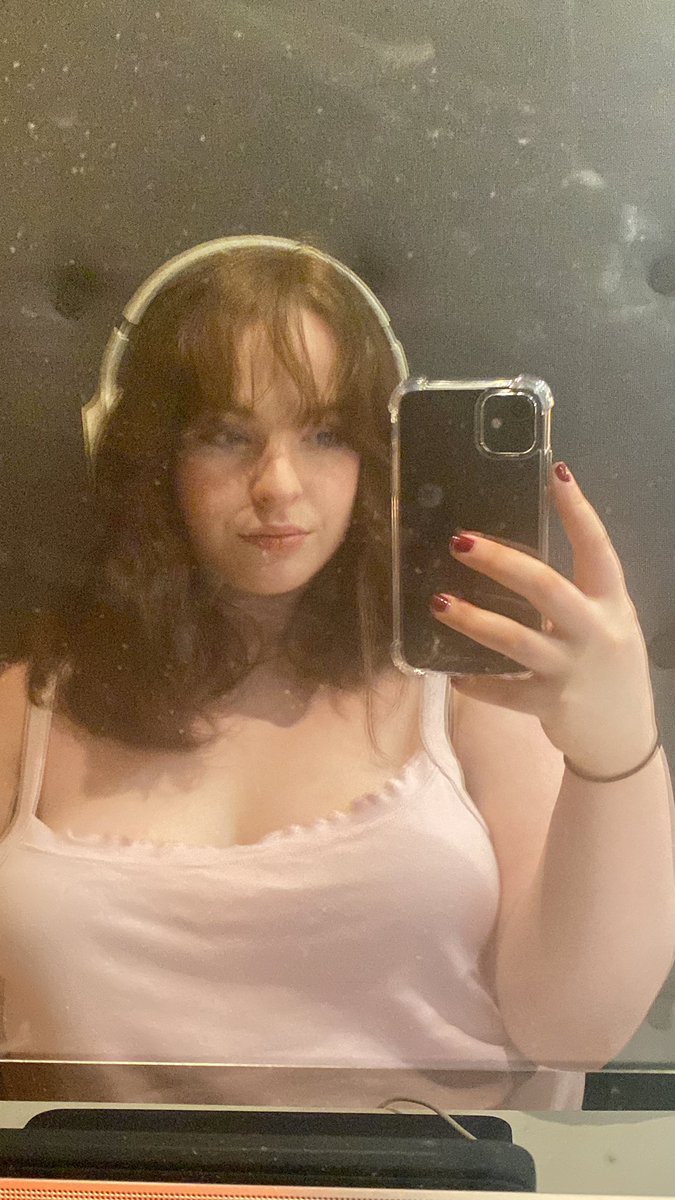studywmae's tweet photo. uni computer reflection selfie ate btw ！ https://t.co/HwxbEe3zs5