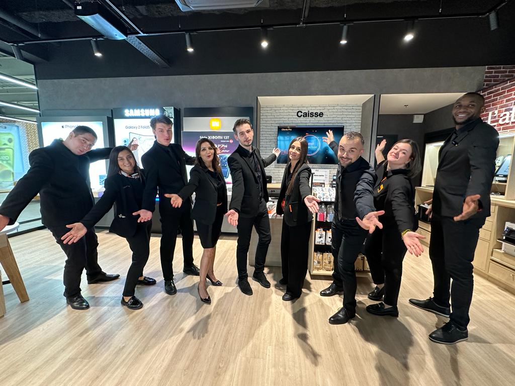 Orange Store tweet media